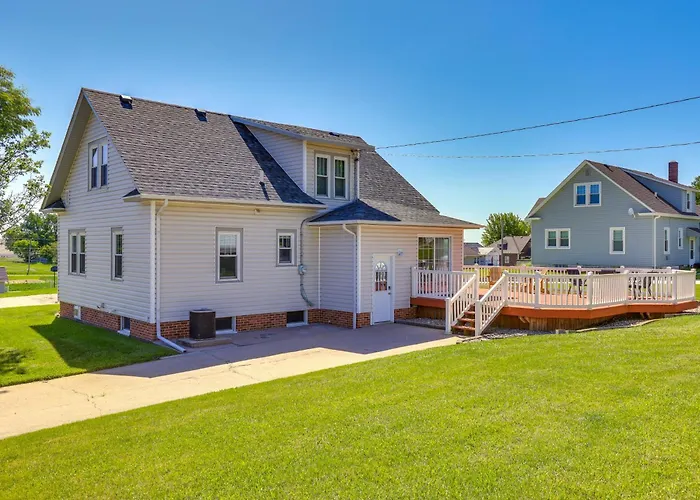 Quaint Howells Retreat - Steps From Main Street!